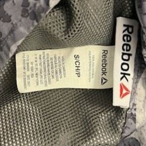 Reebok Dark and light gray camo. Lightweight. Size Small - Picture 2 of 8